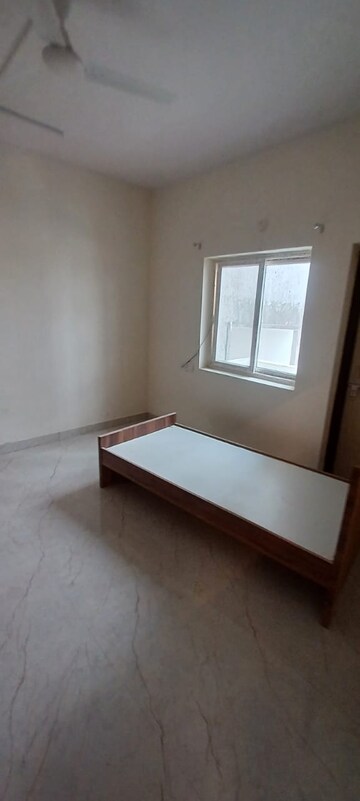 Room in 2 BHK Apartment at Ten Madhapur, Madhapur – for Rent