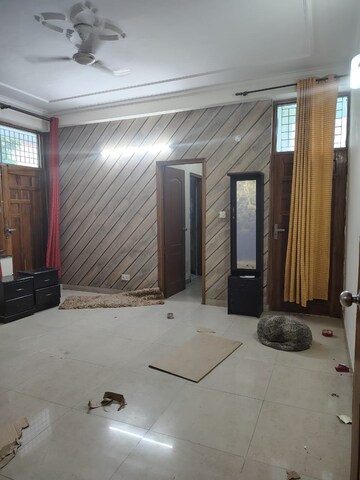 Room in 3 BHK Builder Floor at Malibu Town – for Rent