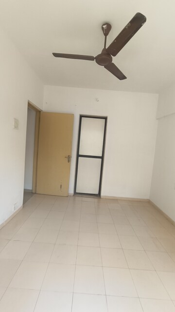 Room in 2 BHK Apartment at Bahar CHS, Goregaon East – for Rent