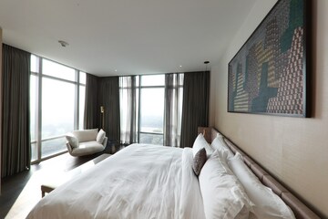Bedroom in 4 BHK Apartment at Embassy One, Bellary Road – for Sale