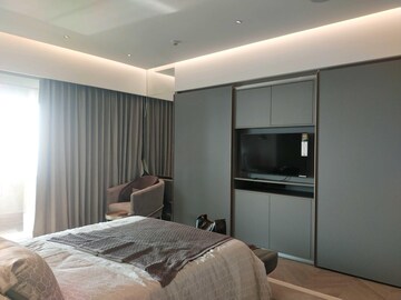 Room in 4 BHK Apartment at Lokhandwala Minerva Mahalaxmi, Mahalaxmi – for Sale