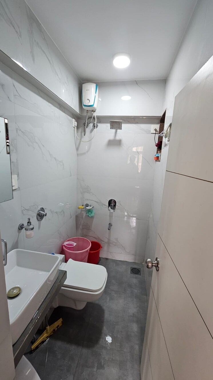 Bathroom, mk-gabino 1 Bedroom 420 Sq.Ft. Apartment In Andheri West Mumbai 7932029