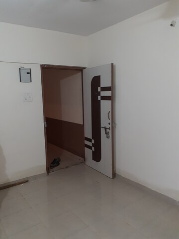 Room in 1 BHK Apartment at Bhoomi SRA CHS, Goregaon East – for Rent