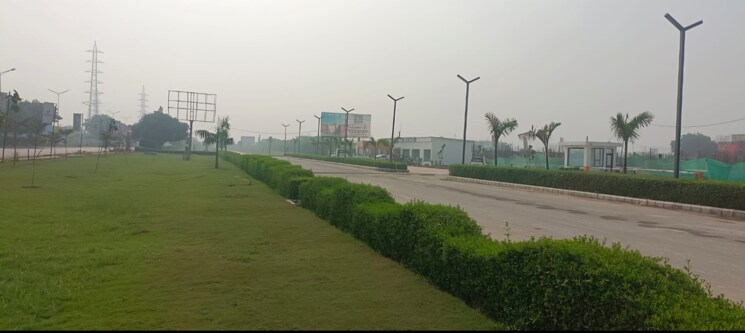 Garden, capital-central-market Commercial Shop 869 Sq.Ft. In Sector 79 Faridabad 7932088