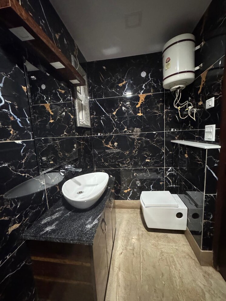 Attached Bathroom, rajouri garden 3 Bedroom 1440 Sq.Ft. Builder Floor In Rajouri Garden Delhi 7932162