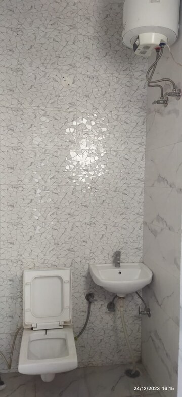 Bathroom in 1 BHK Apartment at Panchkula Urban Estate – for Rent