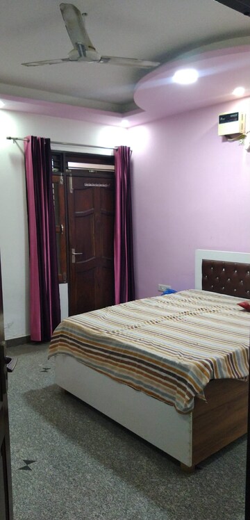 Room in 2.5 BHK Independent House at Bhondsi – for Rent