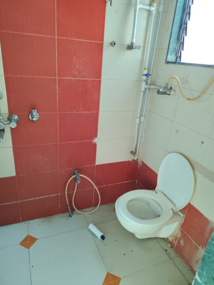 Bathroom, anand nagar 2 Bedroom 580 Sq.Ft. Apartment In Anand Nagar Thane 7932292