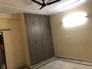 Room in 3 BHK Builder Floor at Sector 50 – for Rent