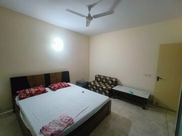 Room in 3 BHK Builder Floor at Sector 50 – for Rent