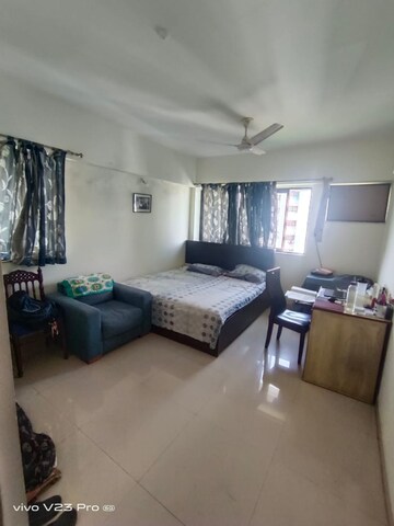 Room in 3 BHK Apartment at The Great Eastern, Kanjurmarg East – for Rent