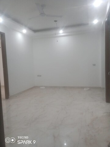Room in 2 BHK Builder Floor at Saket – for Rent