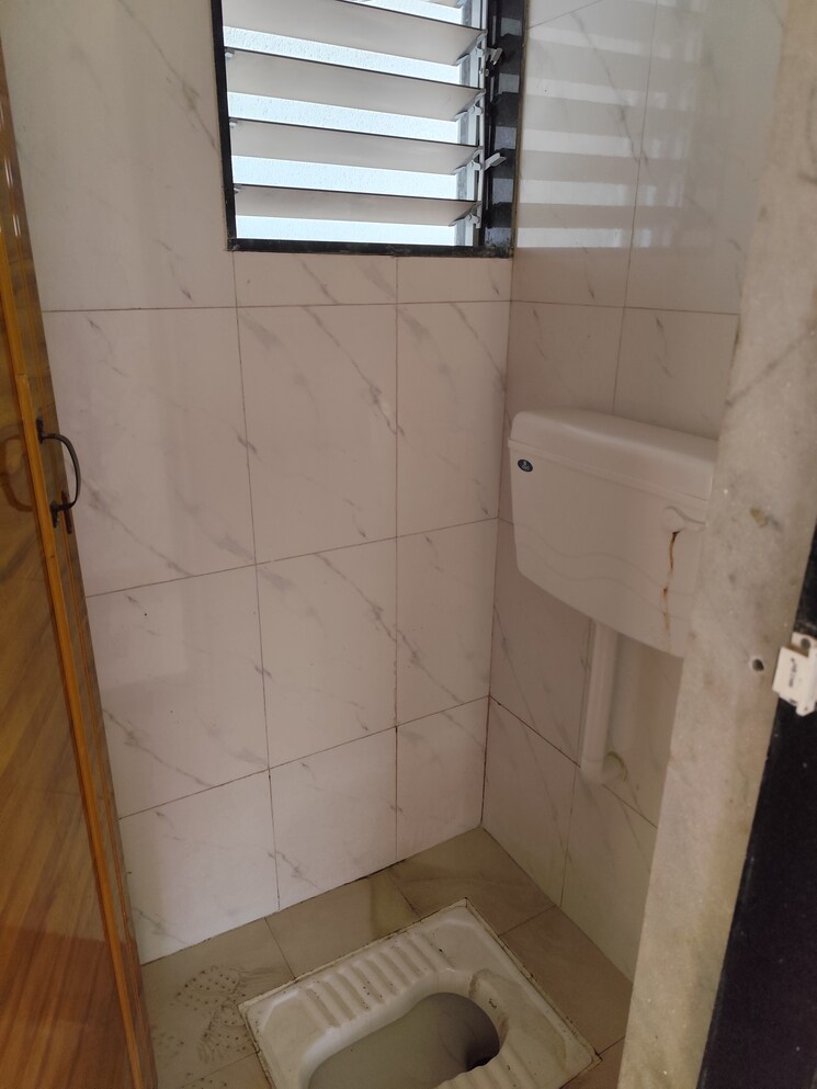 Bathroom, vaishnavi-bhawan 1 Bedroom 500 Sq.Ft. Apartment In Owale Thane 7932658