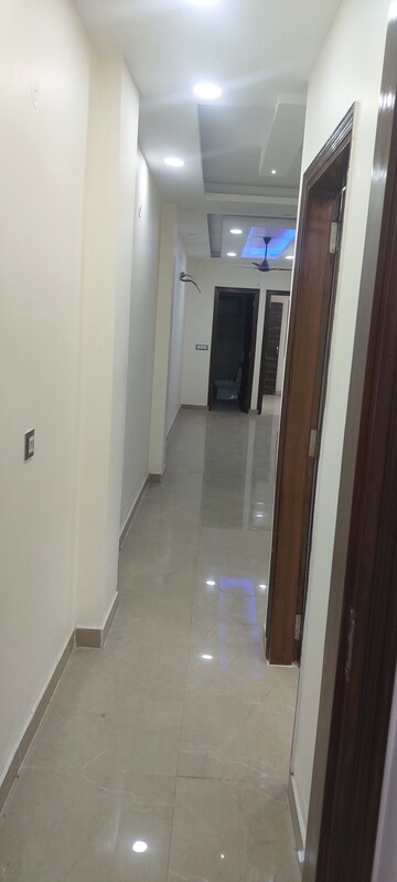 Building Lobby in 2 BHK Builder Floor at Nirman Vihar – for Rent