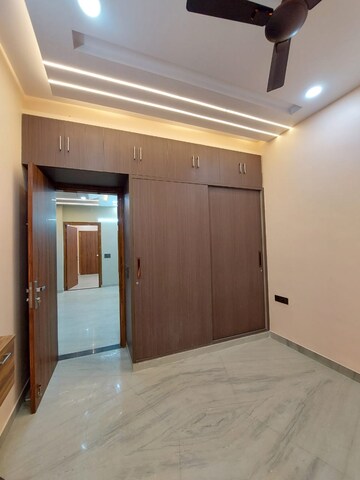 Room in 6+ BHK Independent House at Pandav Nagar – for Sale