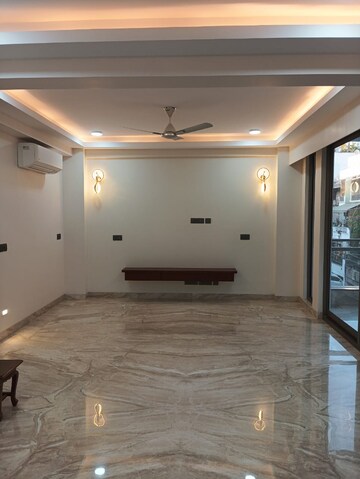 Room in 3 BHK Builder Floor at Greater Kailash I – for Rent