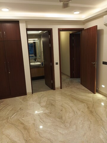 Room in 3 BHK Builder Floor at Greater Kailash I – for Rent