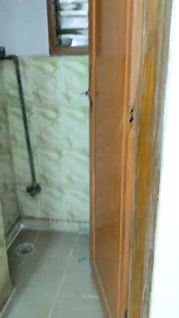 Attached Bathroom in 2.5 BHK Builder Floor at Mayur Vihar Phase 1 – for Sale