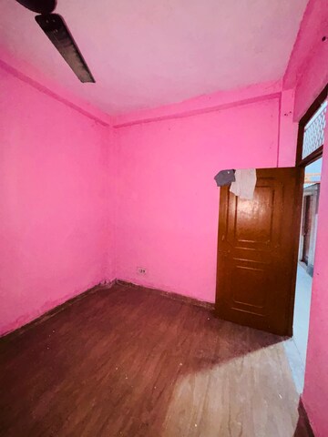 Room in 2 BHK Builder Floor at Alpha Ii Greater Noida – for Rent