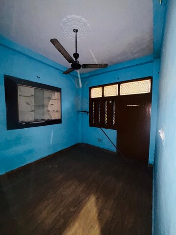 Room in 2 BHK Builder Floor at Alpha Ii Greater Noida – for Rent
