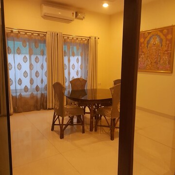 Room in 2 BHK Apartment at Migsun Vilaasa Walk, Eta Ii Greater Noida – for Rent