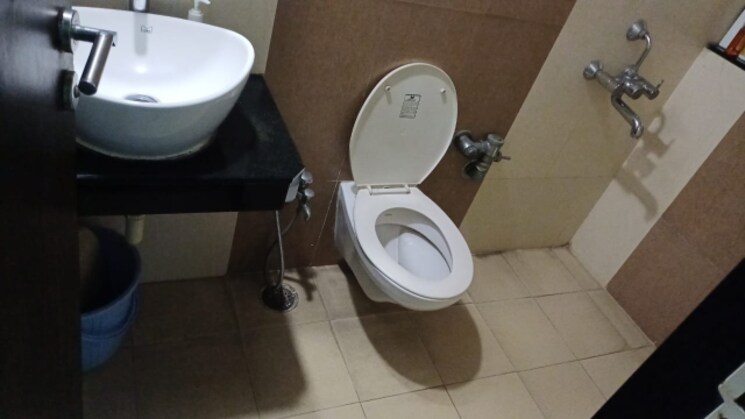 Bathroom, rustomjee-la-vie 3 Bedroom 890 Sq.Ft. Apartment In Majiwada Thane 7932807