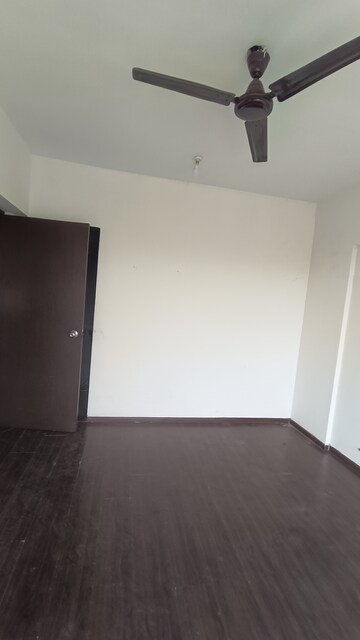Room in 1 BHK Apartment at Conwood Astoria, Goregaon East – for Rent