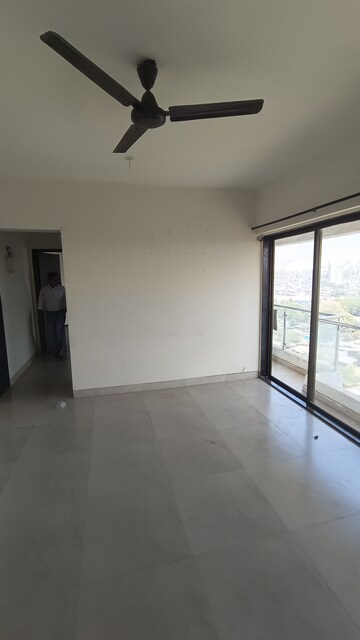 Room in 1 BHK Apartment at Conwood Astoria, Goregaon East – for Rent
