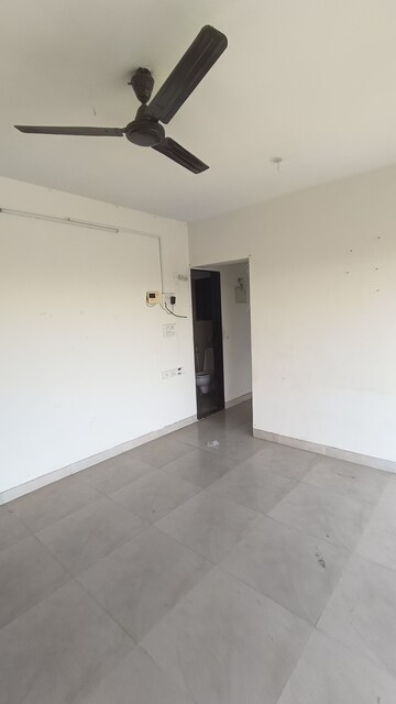 Room in 1 BHK Apartment at Conwood Astoria, Goregaon East – for Rent