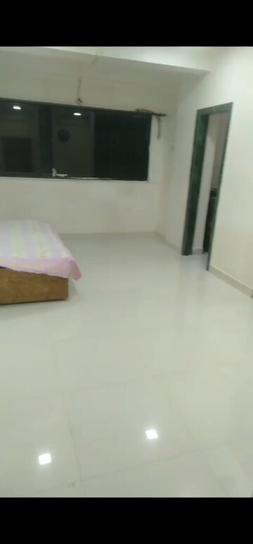Room in 1 BHK Apartment at Saraswati Building Goregaon, Goregaon West – for Rent