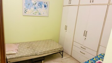Room in 2.5 BHK Apartment at Hauz Khas – for Rent