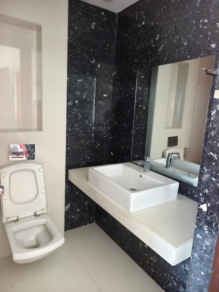 Bathroom, lodha-primero 2 Bedroom 900 Sq.Ft. Apartment In Mahalaxmi Mumbai 7932813
