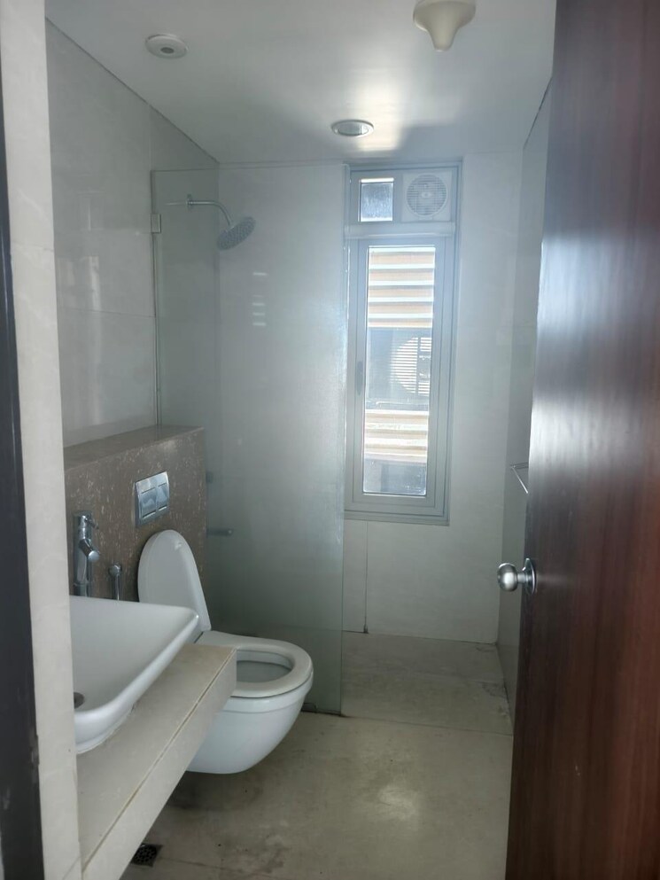Bathroom, lodha-primero 2 Bedroom 900 Sq.Ft. Apartment In Mahalaxmi Mumbai 7932813