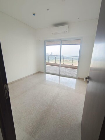 Room in 3 BHK Apartment at Lokhandwala Minerva Mahalaxmi, Mahalaxmi – for Sale