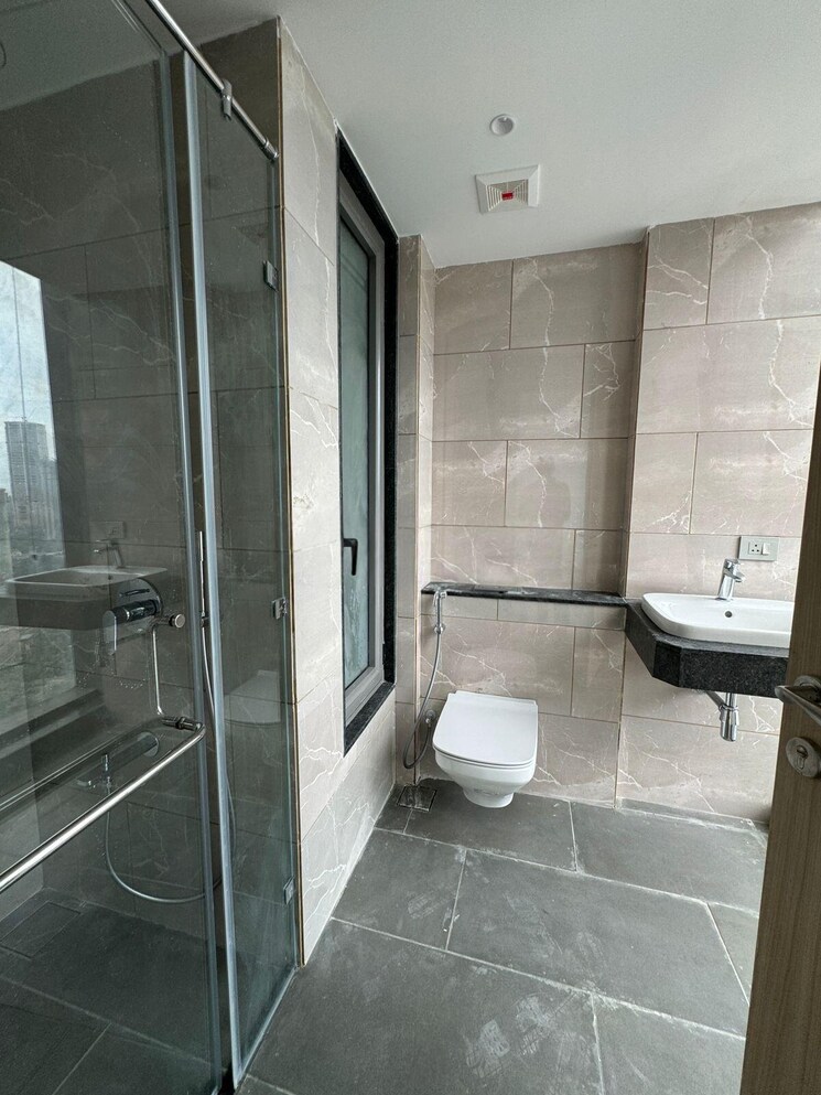 Bathroom, rustomjee-crown 4 Bedroom 2547 Sq.Ft. Apartment In Prabhadevi Mumbai 7932918