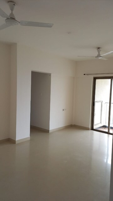 Room in 2.5 BHK Apartment at Lodha Splendora Tierra, Ghodbunder Road – for Sale