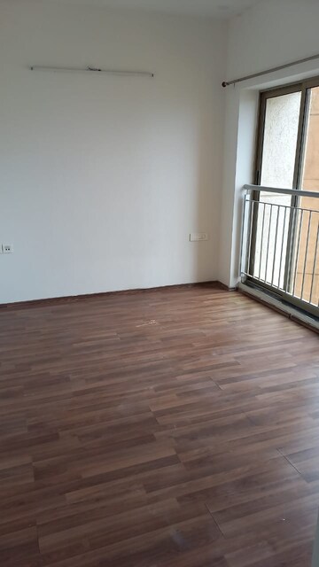 Room in 2.5 BHK Apartment at Lodha Splendora Tierra, Ghodbunder Road – for Sale