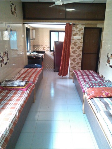 Room in  Pg at Vile Parle West – for Rent