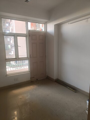 Room in 2 BHK Apartment at Supertech Cape Town, Sector 74 – for Rent