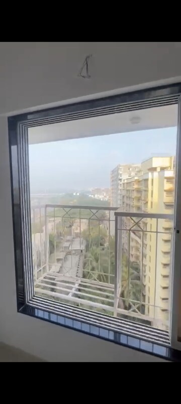 Room in 2 BHK Apartment at Kurla East – for Rent