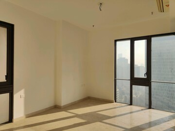 Room in 2 BHK Apartment at Lodha The Park, Worli – for Sale