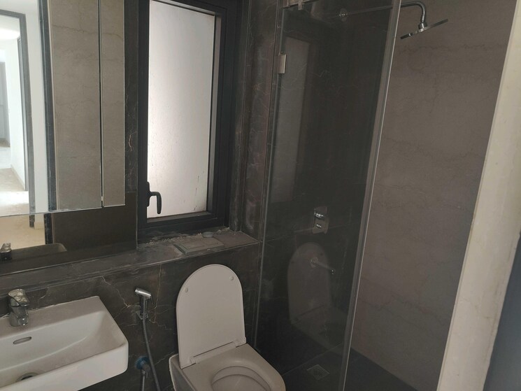 Bathroom, lodha-the-park 2 Bedroom 857 Sq.Ft. Apartment In Worli Mumbai 7933049