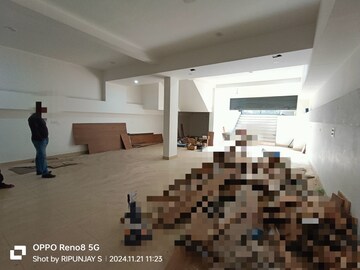 Team Area in  Showroom at Gomti Nagar – for Rent