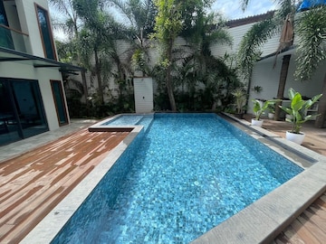 Swimming Pool in 5 BHK Villa at PR Lido Towers, Santacruz West – for Rent