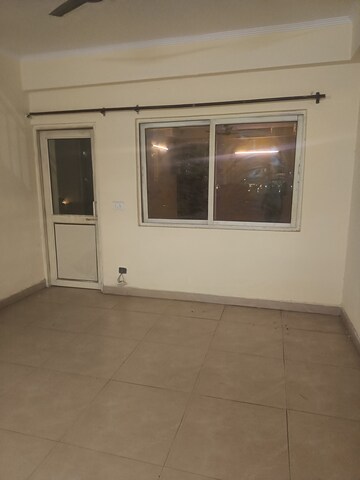 Room in 2 BHK Apartment at Amrapali Silicon City, Sector 76 – for Rent