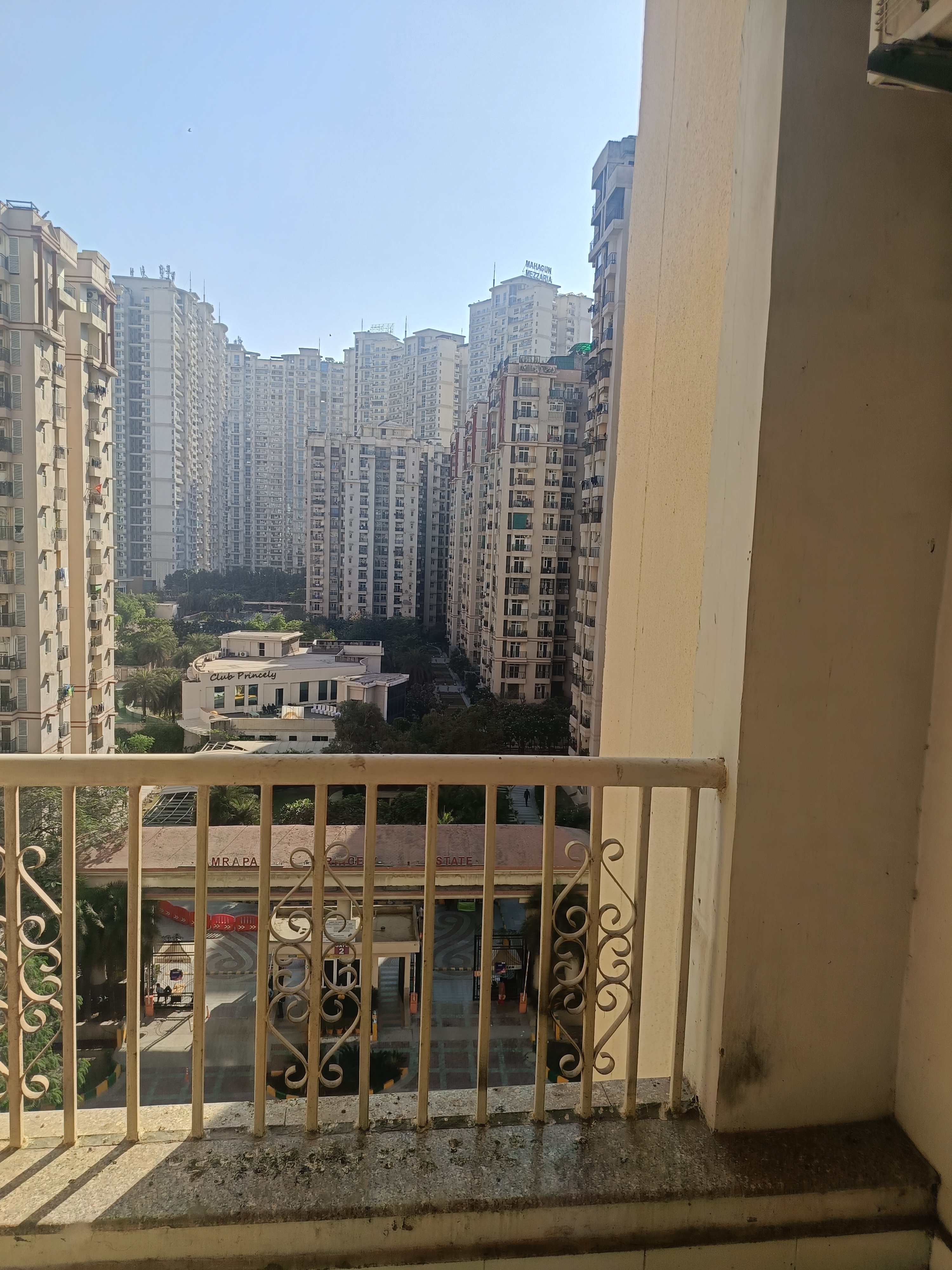 2 BHK + Pooja Room Apartment For Sale in Amrapali Silicon City