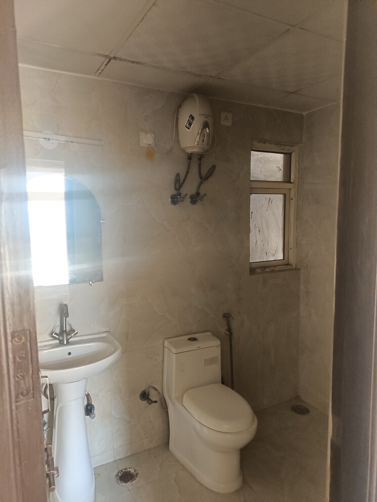 Bathroom, amrapali-silicon-city 2 Bedroom 1075 Sq.Ft. Apartment In Sector 76 Noida 7933125