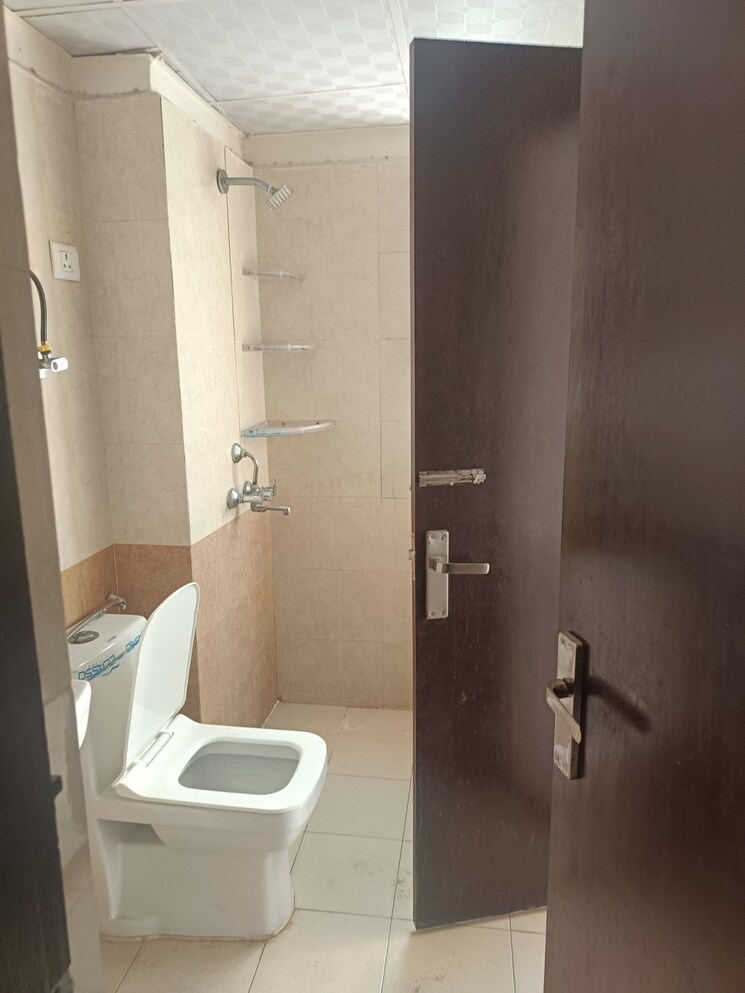 Bathroom, amrapali-silicon-city 2 Bedroom 1075 Sq.Ft. Apartment In Sector 76 Noida 7933128