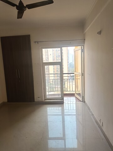 Room in 2 BHK Apartment at Amrapali Silicon City, Sector 76 – for Sale