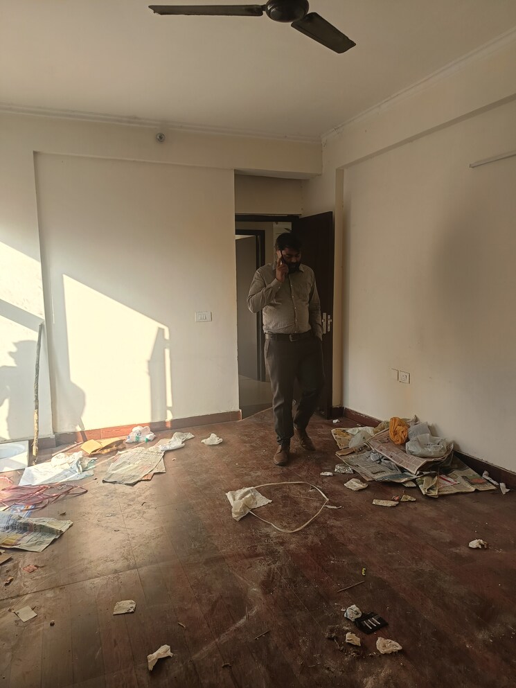 Living Room, amrapali-silicon-city 2 Bedroom 1075 Sq.Ft. Apartment In Sector 76 Noida 7933128